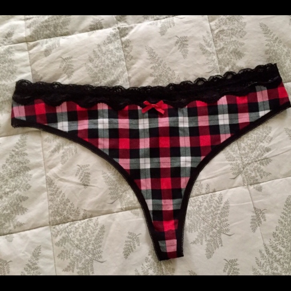 💕🆕💕 Torrid Black & Red Thong Panty